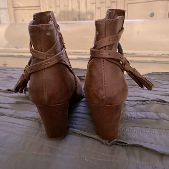 Sugar Women Booties- Boots Color is Brown, Size 81/2m. Preowned. Good condition - Picture 4 of 5